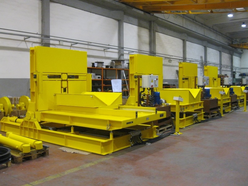 10 T - UPENDER WITH MOTORIZED SADDLE AND PALLET CENTERING - 90° 10 T - UPENDER WITH MOTORIZED SADDLE AND PALLET CENTERING - 90°