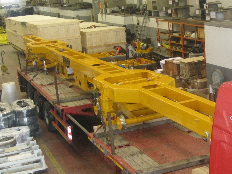 Self propelled trailer for railway carriages cable carriers positioning - 5,5 t Self propelled trailer for railway carriages cable carriers positioning - 5,5 t