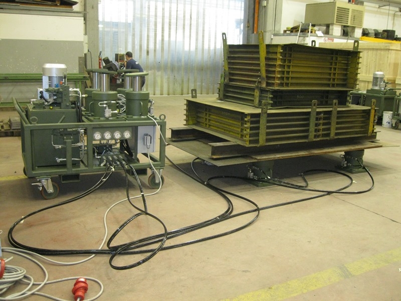 Portable Armoured leveled Truck lifting system - 80t - Stroke: 500 mm Portable Armoured leveled Truck lifting system - 80t - Stroke: 500 mm