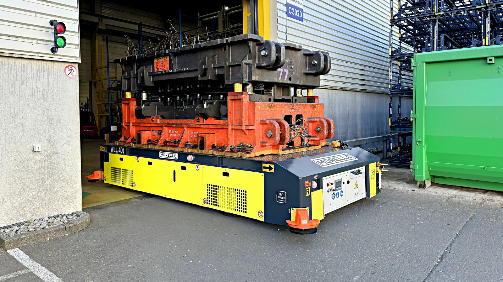 AUTOMATING HEAVY LOADS HANDLING WITH AGVs AND AMRs
